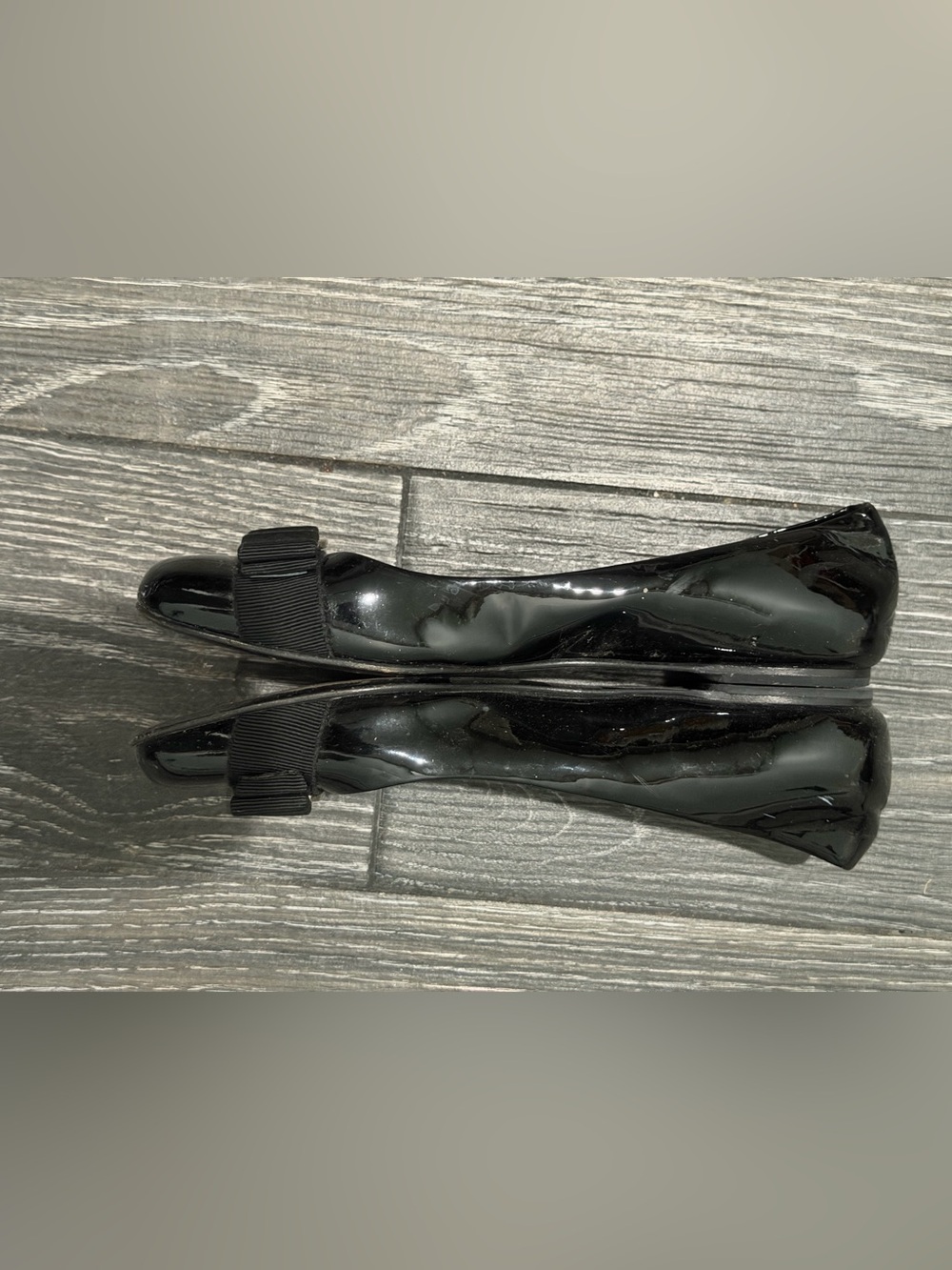 Salvatore Ferragamo Black Patent Vara Bow Flats - Picture 5 of 6